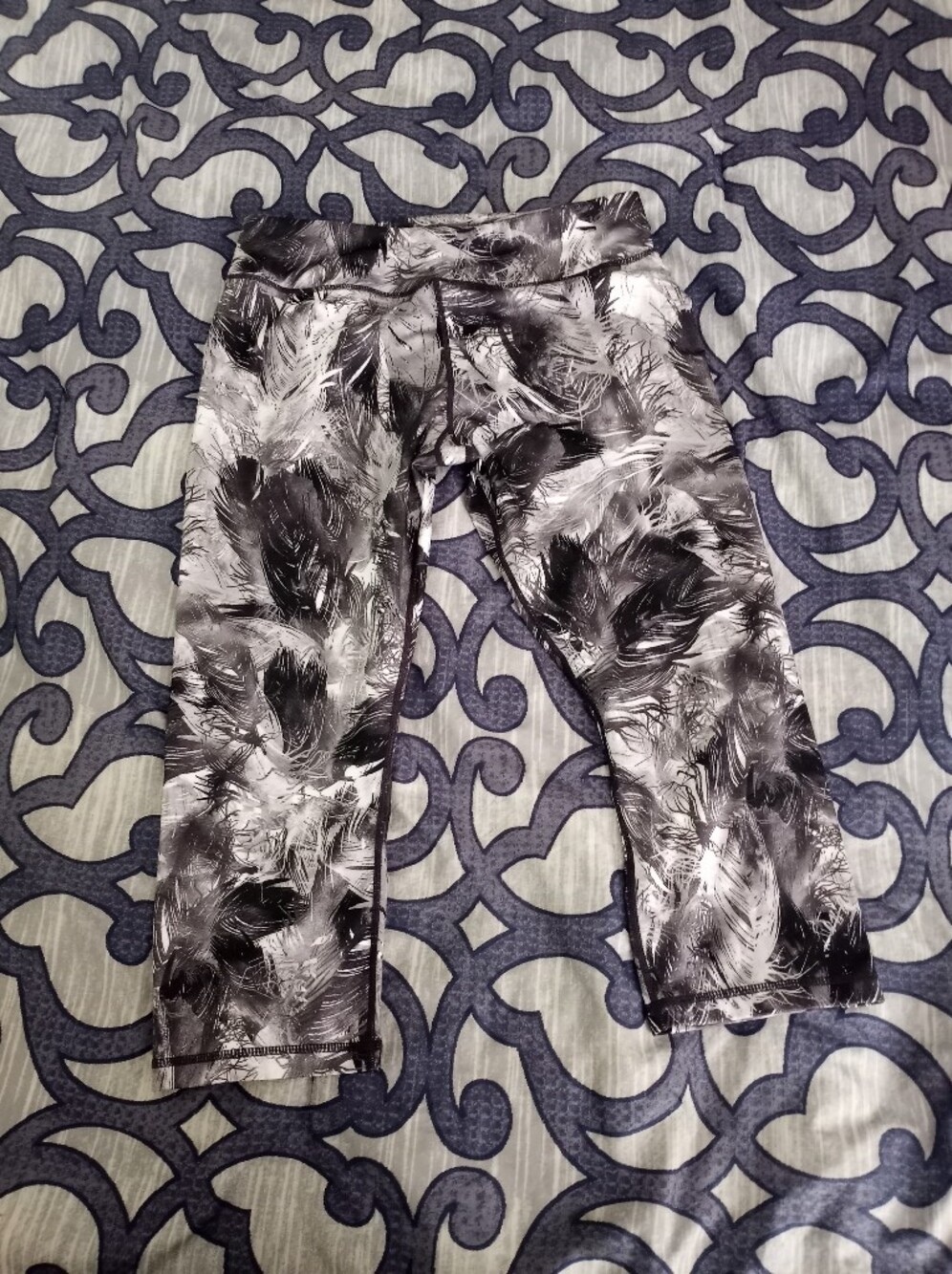 🎟BETSEY JOHNSON Capris Leggings🎟